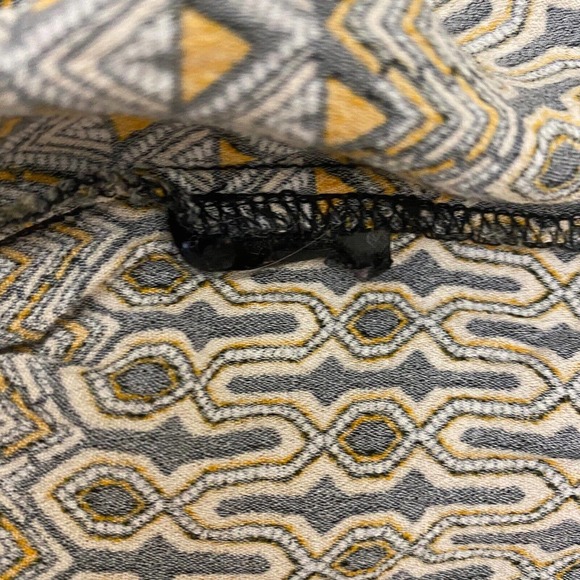 H&M Women's Short Sleeve Gold/Black Keyhole Top Blouse Sz 4 - Picture 6 of 6